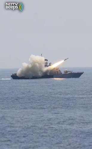 अरब सागर में जारी नौसैनिक अभ्यास के दौरान मिसाइल ने डुबोया पुराना पोत