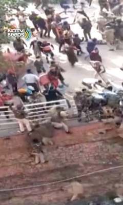 In Shocking Video, Delhi Cops Forced To Jump Off Wall To Escape Farmers At Red Fort